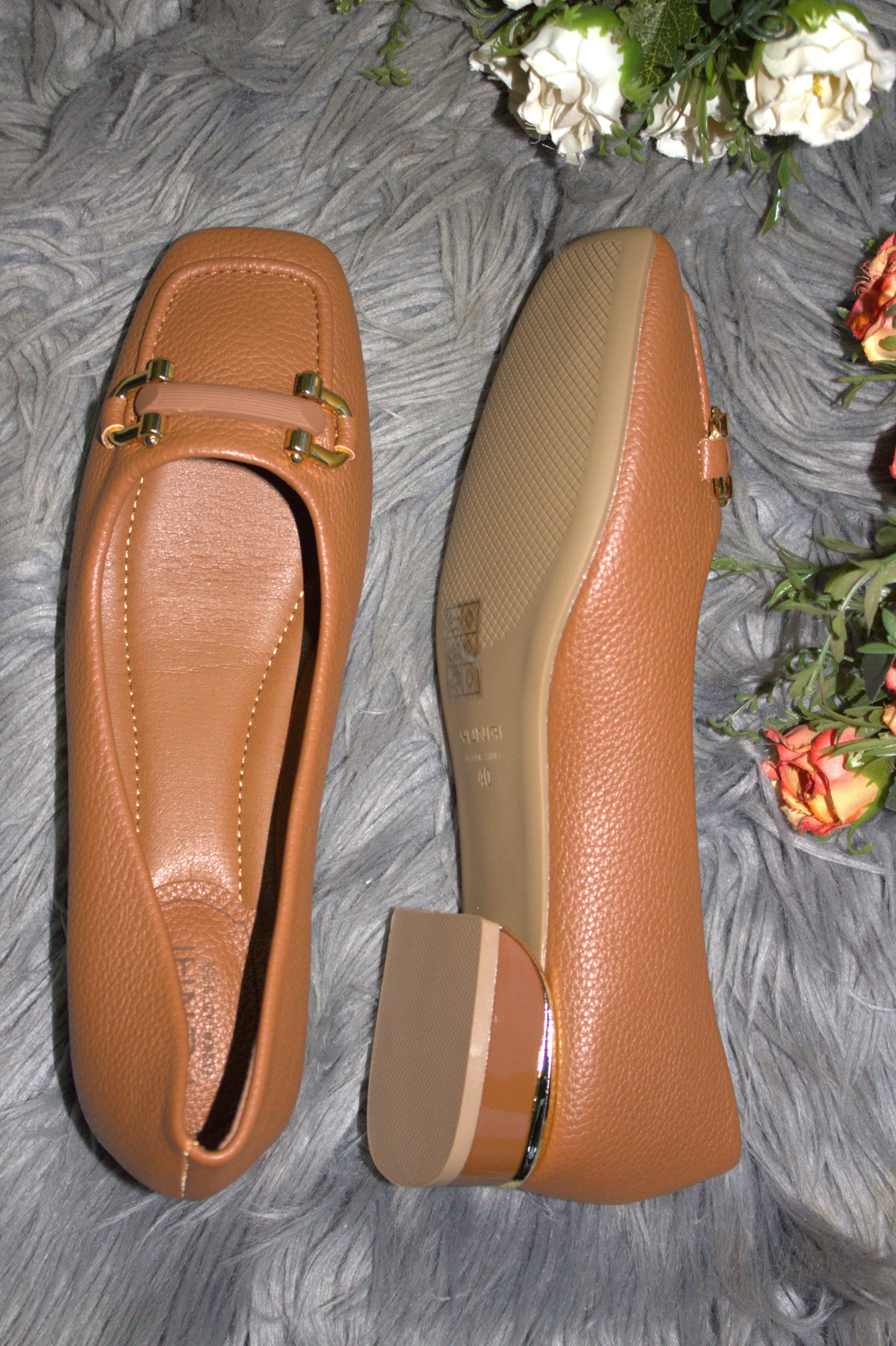 Brown flat heel shoes