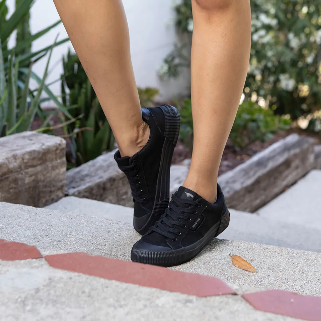 Cheery All Black Sneaker