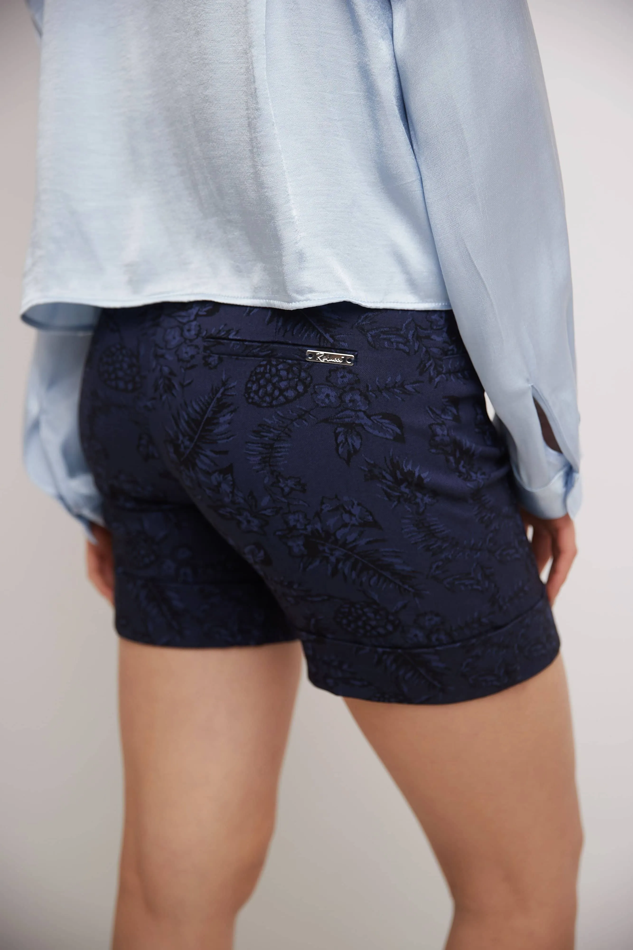 Classic 6” shorts with cuffed button detail