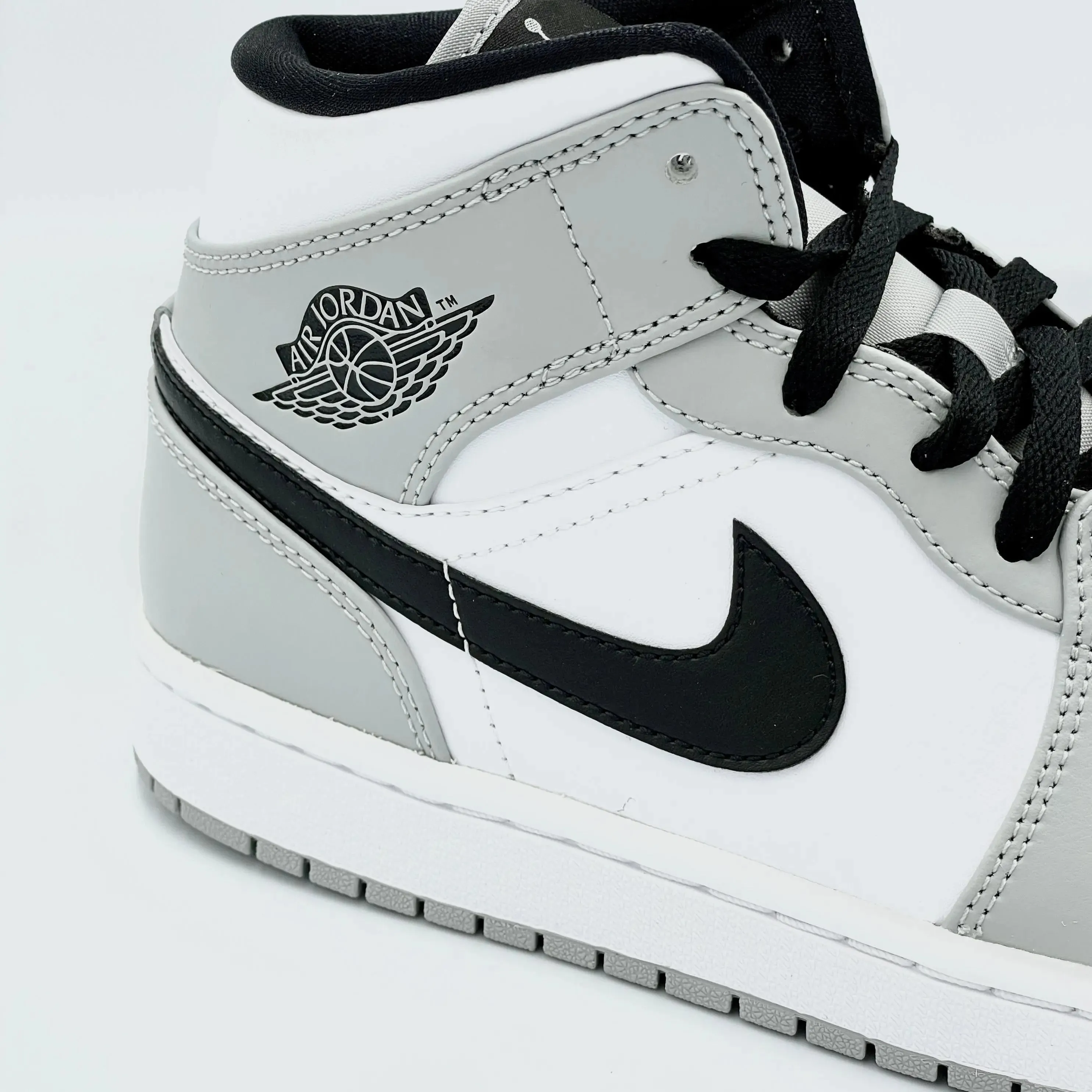 Jordan 1 Mid Light Smoke Grey