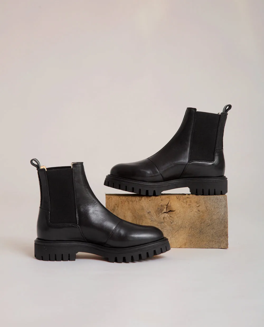 Milan Chelsea Boot In Black